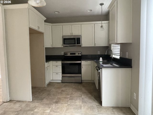 19189 Se YAMHILL St 7, Portland, OR 97233