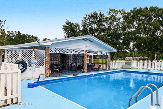 22612 Highway 613, Moss Point, MS 39562
