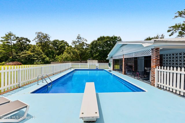 22612 Highway 613, Moss Point, MS 39562