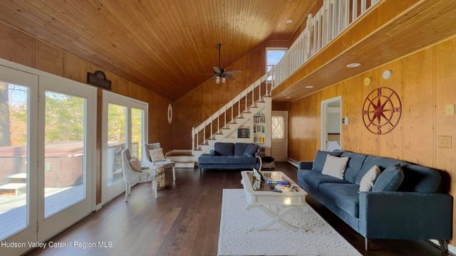 87 Sleepy Hollow Road, Athens, NY 12015