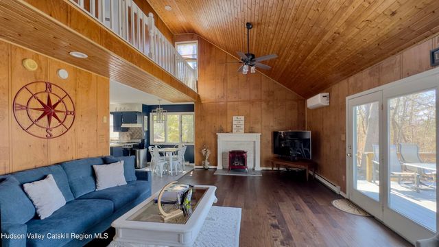 87 Sleepy Hollow Road, Athens, NY 12015