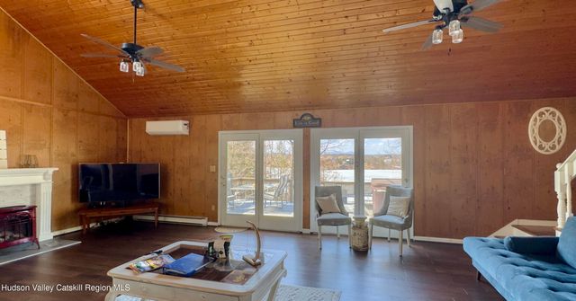 87 Sleepy Hollow Road, Athens, NY 12015