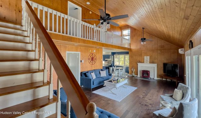 87 Sleepy Hollow Road, Athens, NY 12015