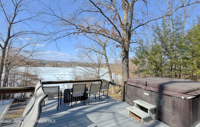 87 Sleepy Hollow Road, Athens, NY 12015