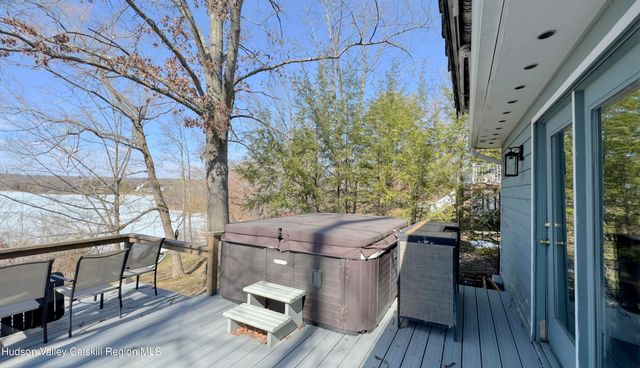 87 Sleepy Hollow Road, Athens, NY 12015