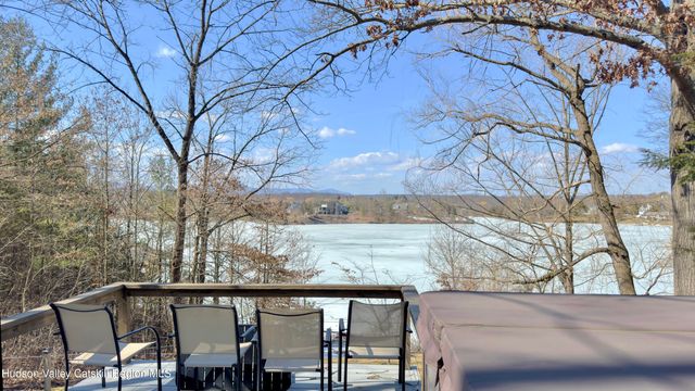 87 Sleepy Hollow Road, Athens, NY 12015