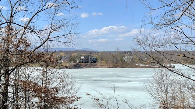 87 Sleepy Hollow Road, Athens, NY 12015