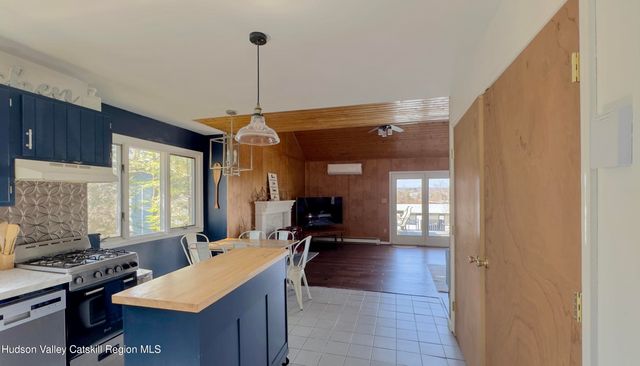 87 Sleepy Hollow Road, Athens, NY 12015