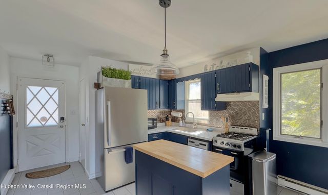 87 Sleepy Hollow Road, Athens, NY 12015