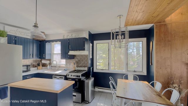 87 Sleepy Hollow Road, Athens, NY 12015