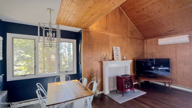 87 Sleepy Hollow Road, Athens, NY 12015