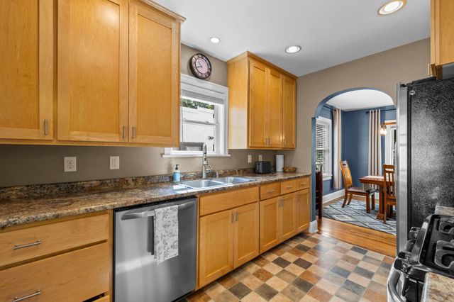 1677 Thomas Avenue, Saint Paul, MN 55104