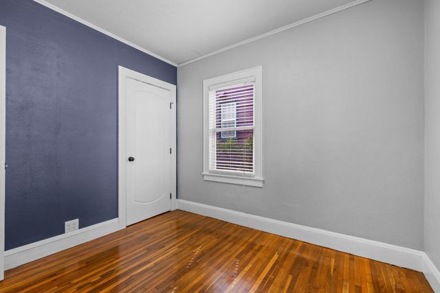 1677 Thomas Avenue, Saint Paul, MN 55104