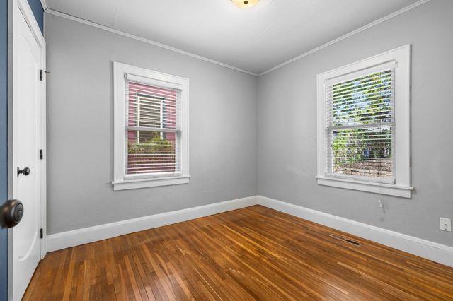 1677 Thomas Avenue, Saint Paul, MN 55104