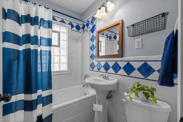 1677 Thomas Avenue, Saint Paul, MN 55104
