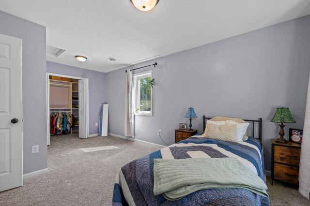 1677 Thomas Avenue, Saint Paul, MN 55104