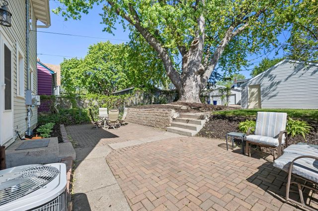 1677 Thomas Avenue, Saint Paul, MN 55104