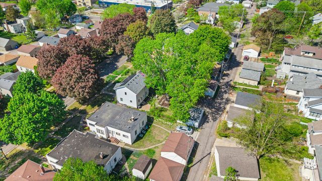 1677 Thomas Avenue, Saint Paul, MN 55104