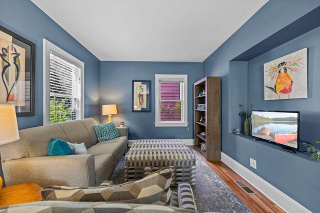 1677 Thomas Avenue, Saint Paul, MN 55104