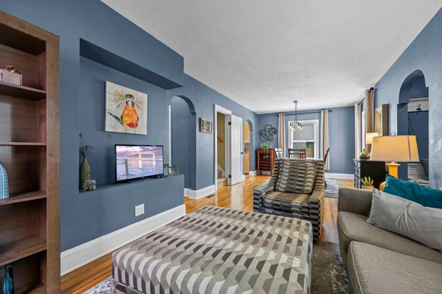 1677 Thomas Avenue, Saint Paul, MN 55104