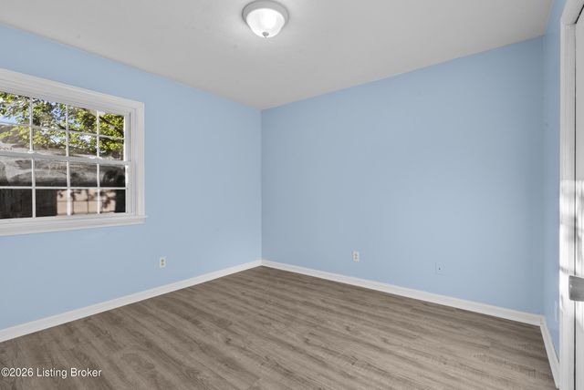 5611 Mary Ellen Dr, Louisville, KY 40214