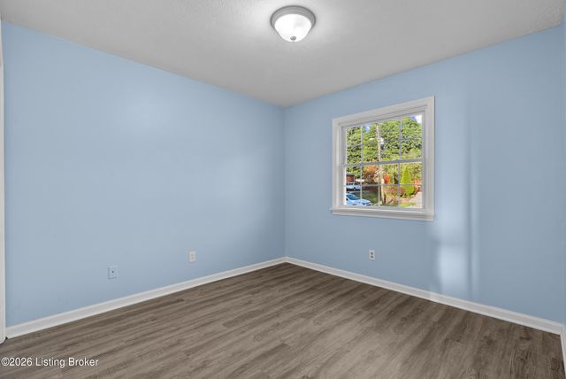 5611 Mary Ellen Dr, Louisville, KY 40214