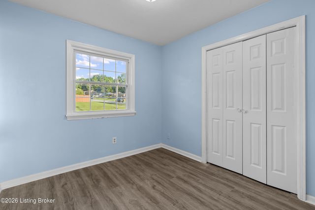 5611 Mary Ellen Dr, Louisville, KY 40214