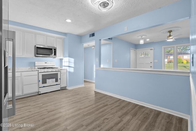 5611 Mary Ellen Dr, Louisville, KY 40214