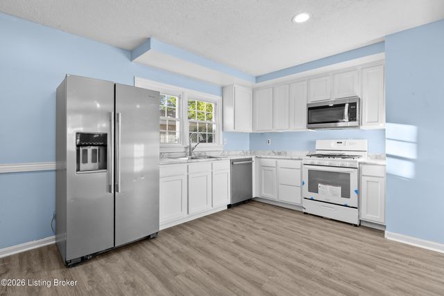 5611 Mary Ellen Dr, Louisville, KY 40214