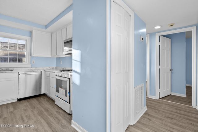 5611 Mary Ellen Dr, Louisville, KY 40214
