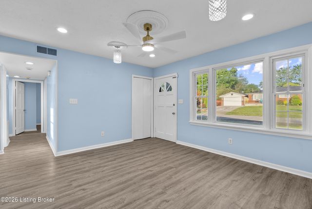 5611 Mary Ellen Dr, Louisville, KY 40214