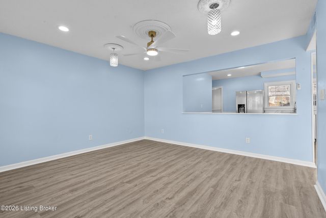 5611 Mary Ellen Dr, Louisville, KY 40214