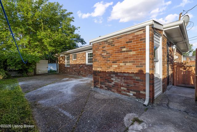 5611 Mary Ellen Dr, Louisville, KY 40214