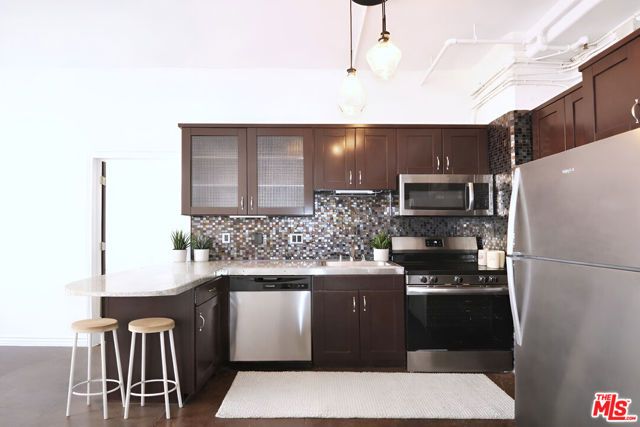 215 W 7th Street 907, Los Angeles, CA 90014