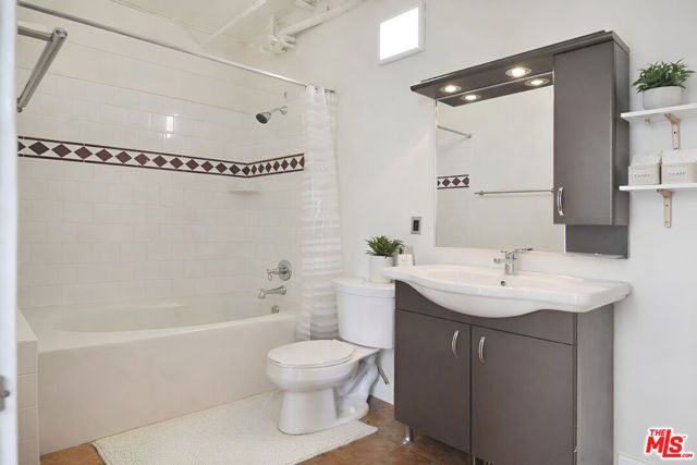 215 W 7th Street 907, Los Angeles, CA 90014