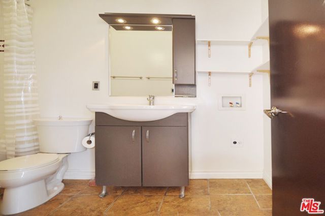 215 W 7th Street 907, Los Angeles, CA 90014
