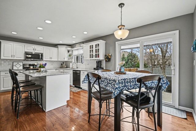 515 Buckingham Place, Shorewood, IL 60404