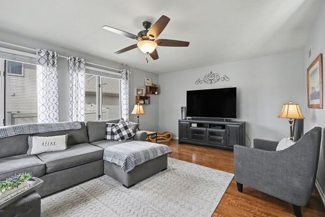 515 Buckingham Place, Shorewood, IL 60404