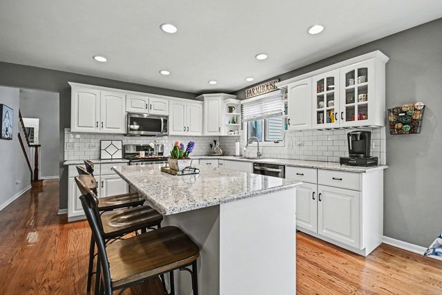 515 Buckingham Place, Shorewood, IL 60404