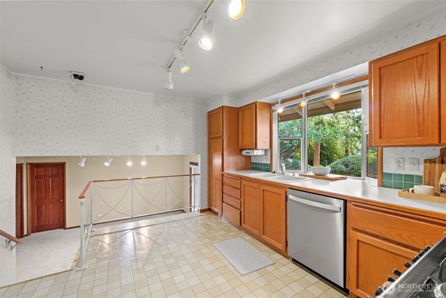 918 Altadena Avenue, Fircrest, WA 98466