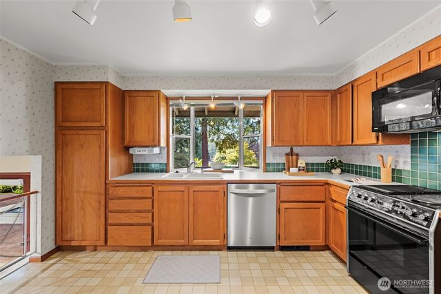 918 Altadena Avenue, Fircrest, WA 98466