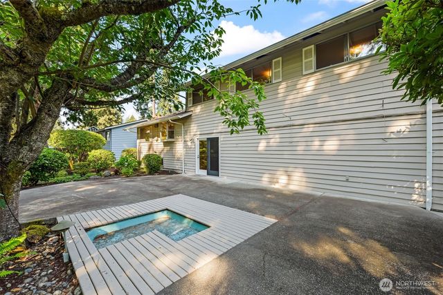 918 Altadena Avenue, Fircrest, WA 98466