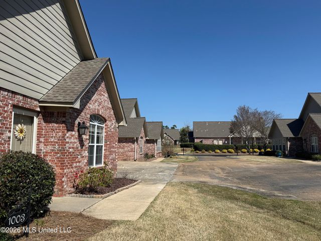 1003 Charmant Place, Ridgeland, MS 39157