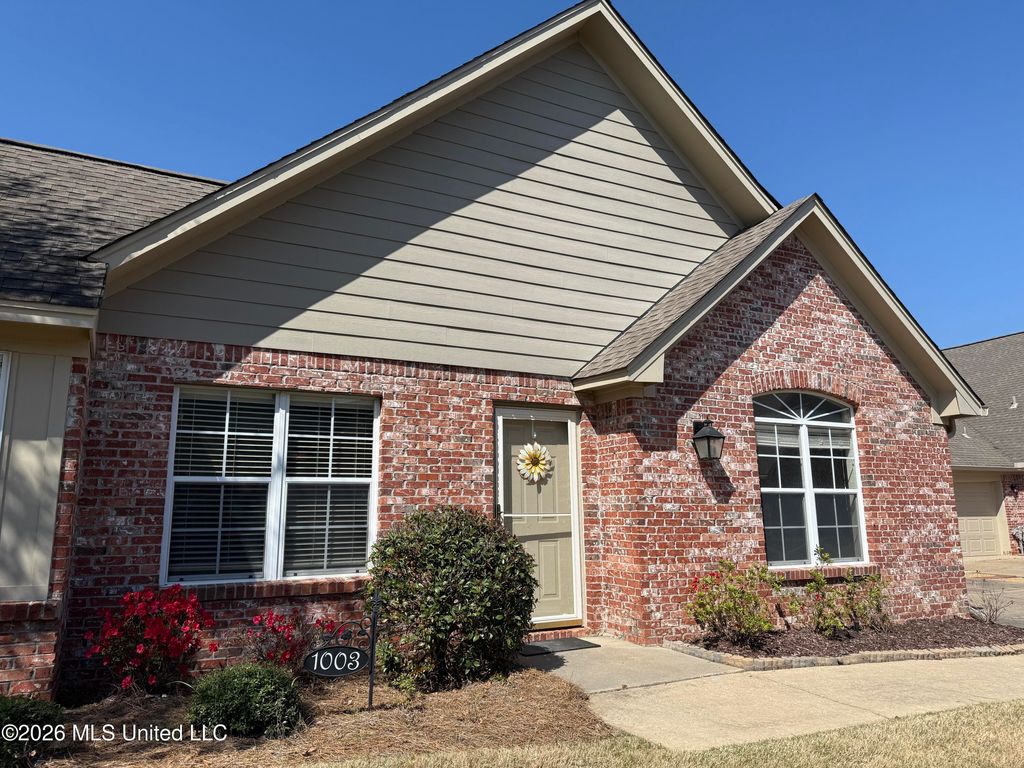 1003 Charmant Place, Ridgeland, MS 39157