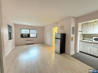 401 Park Place 2H, Fort Lee, NJ 07024