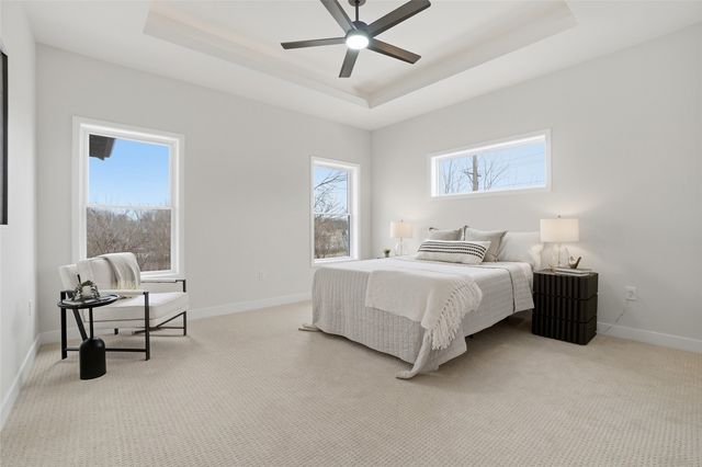 892 Silver Ln, Iowa City, IA 52245