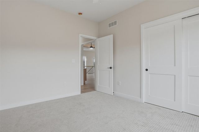 892 Silver Ln, Iowa City, IA 52245