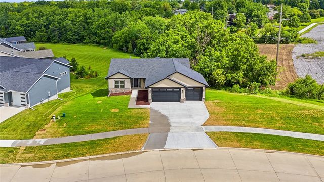 892 Silver Ln, Iowa City, IA 52245