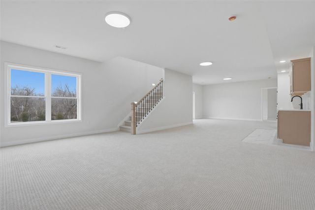 892 Silver Ln, Iowa City, IA 52245