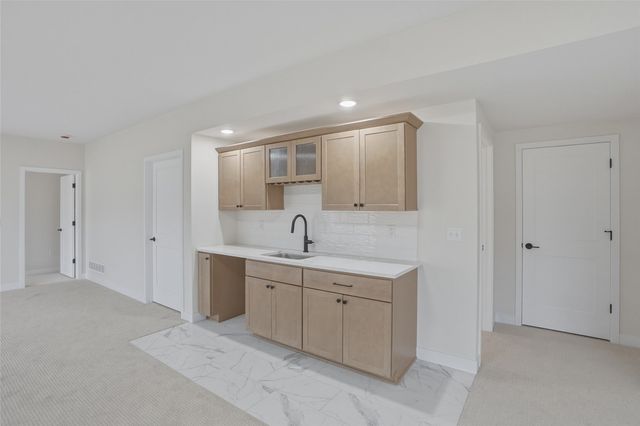 892 Silver Ln, Iowa City, IA 52245